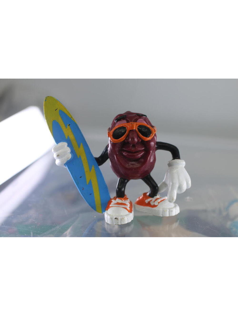 Vtg California Raisins 1988 Applause Vertical Blue Surfboard PVC Figure Surfer